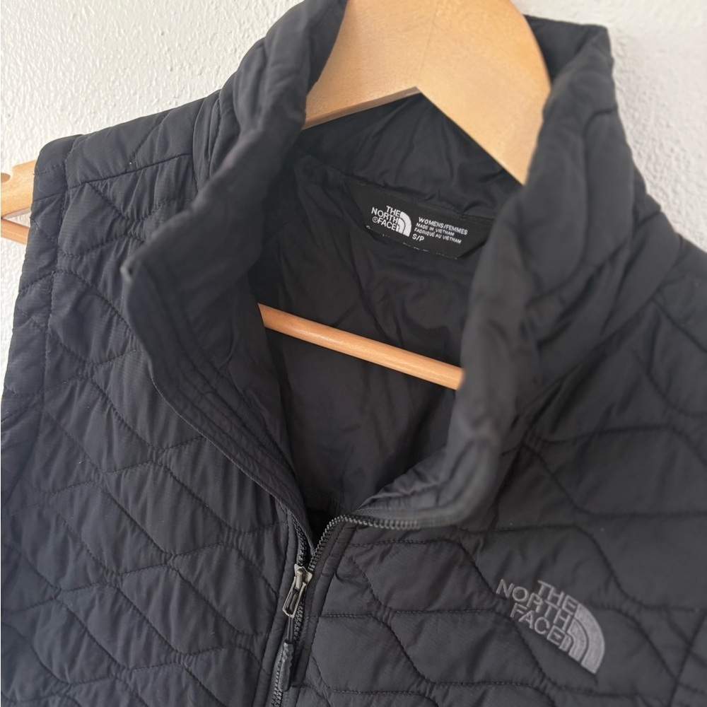 The North Face Black Quilted Down Vest - Picture 5 of 7